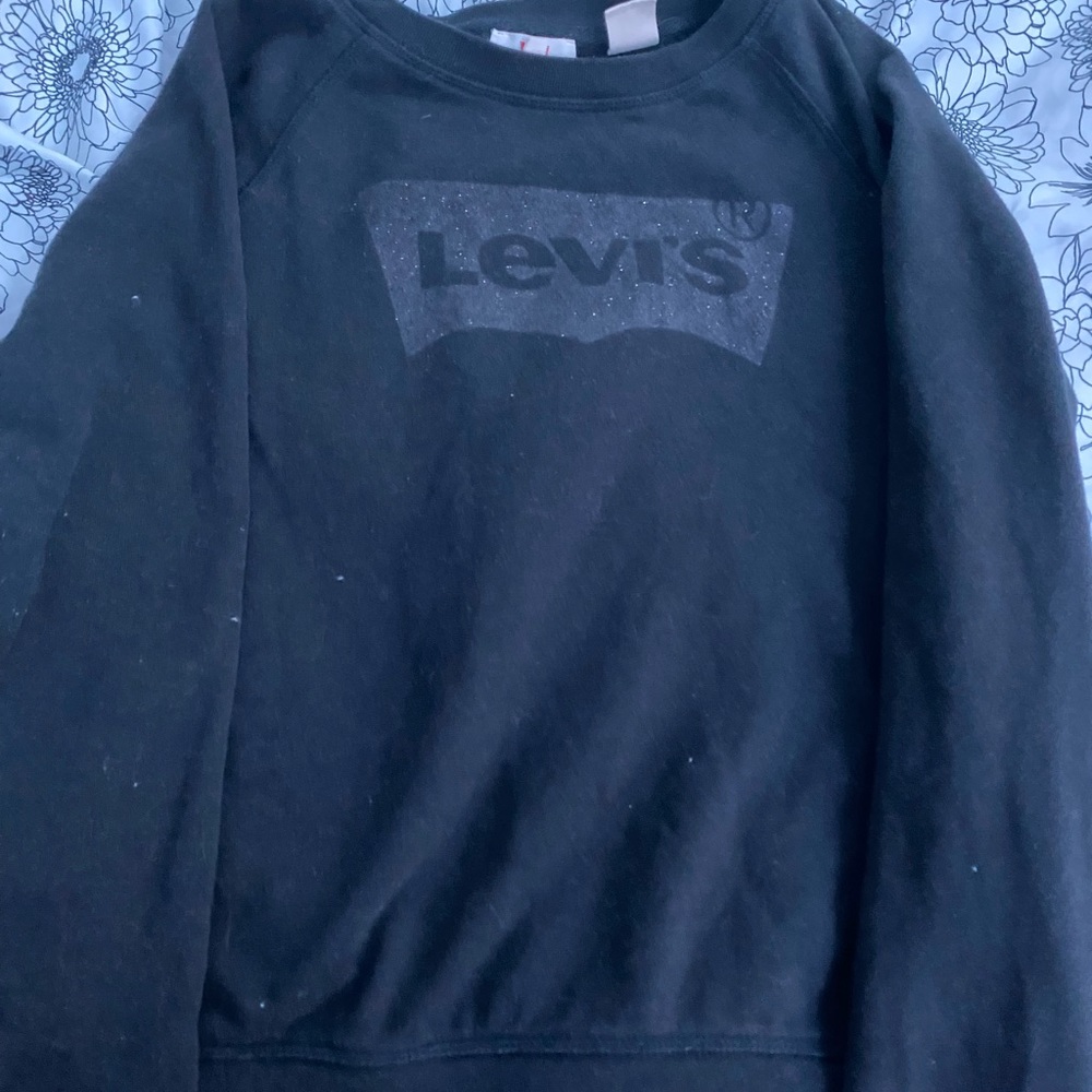 levi’s sweatshirt
